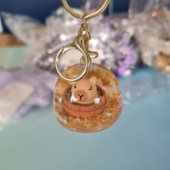 Брелок водный Капибара в бочке 038181 Брелок водный Капибара в бочке 038181